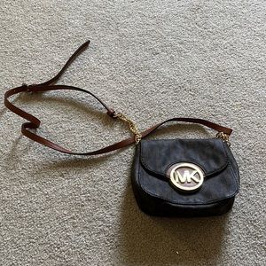 Michael kors cross body